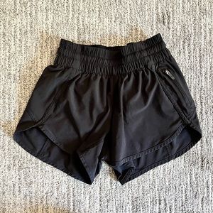 LULULEMON TRACKER LOWRISE LINED SHORT